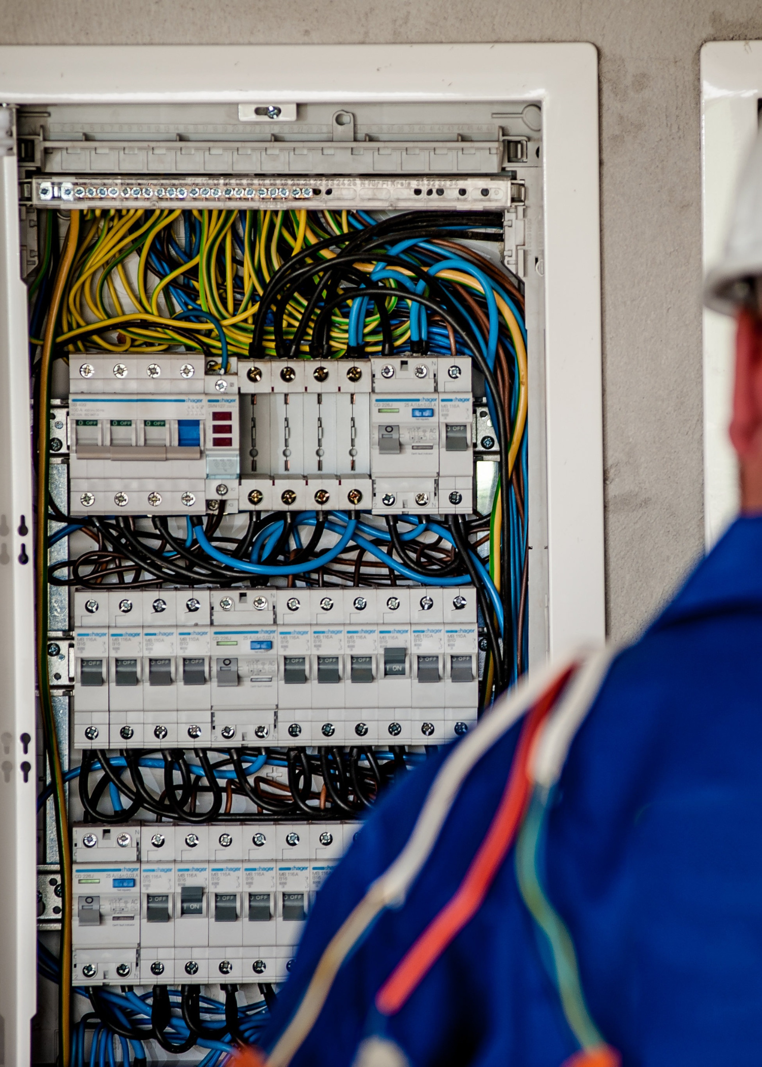 Licensed electrician West Central Florida