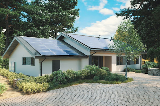 Whole house generator installed outside a Florida home for backup power